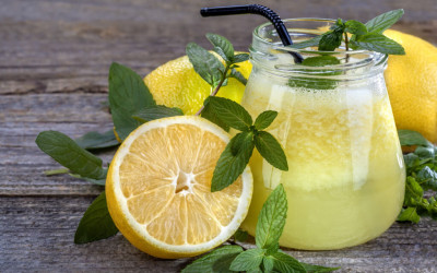 7 bienfaits de l’eau citronnée